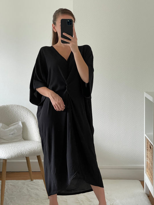 Robe longue noir torsadée